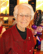 PERRY, Iris 'Elaine’ (nee Thomas) - 2022-06-15 10.00